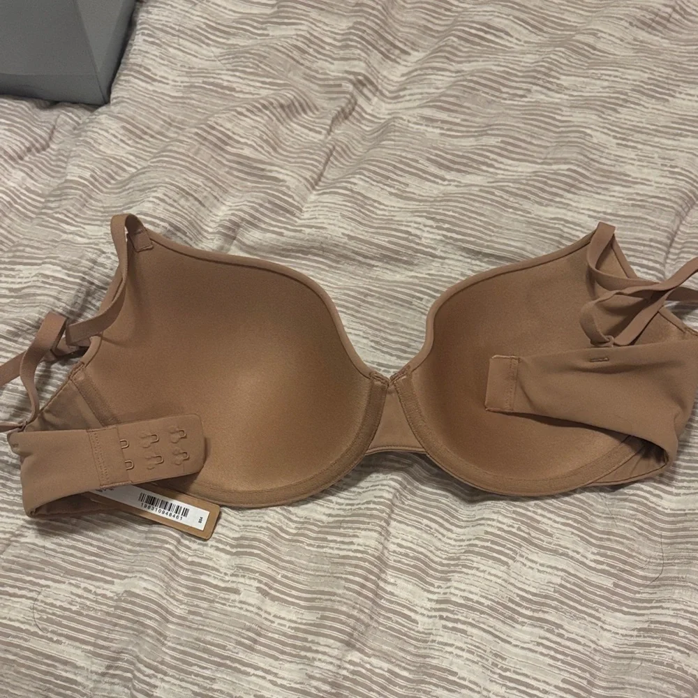 Skims fits everybody Tshirt bra 32dd - Picture 2 of 4
